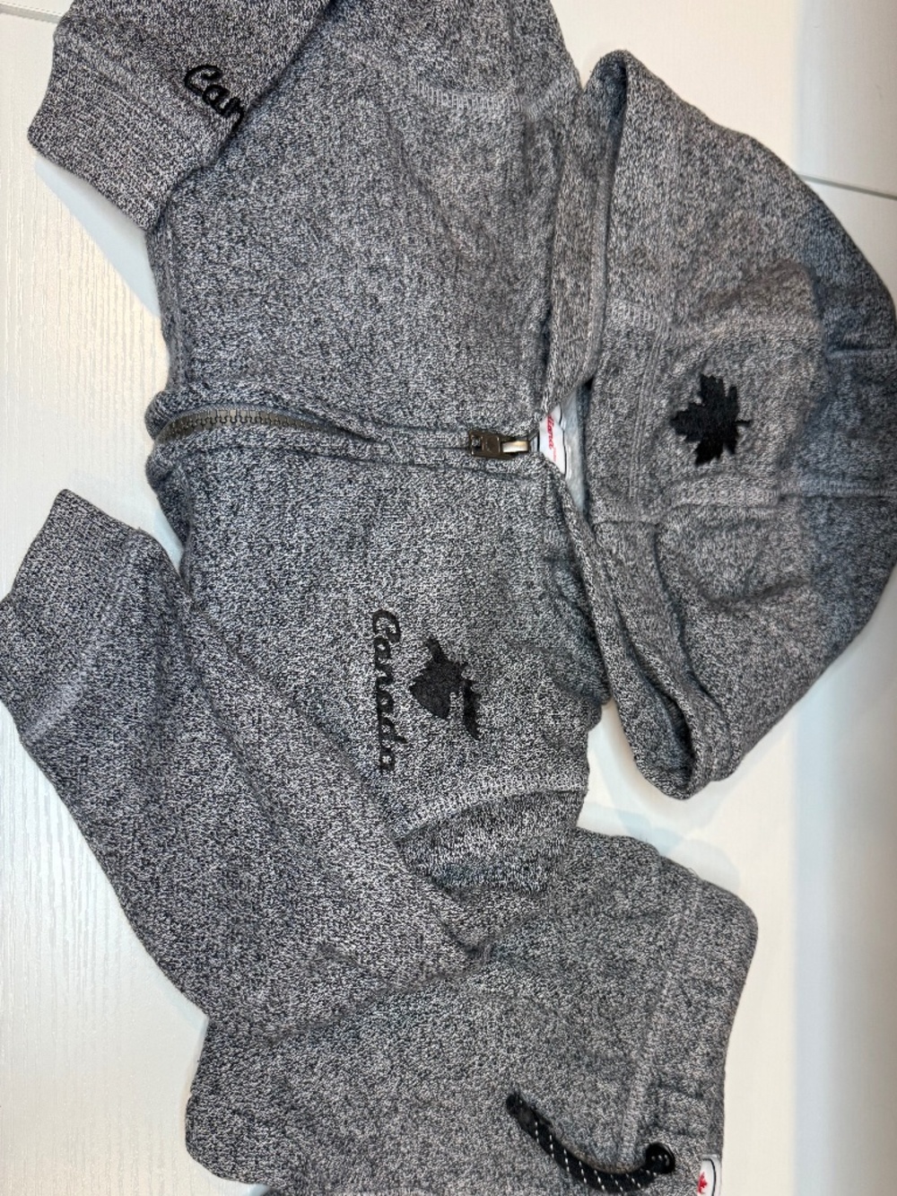 Canadiana Kids Zip Up Hoodie & Joggers Set - Children's 3T